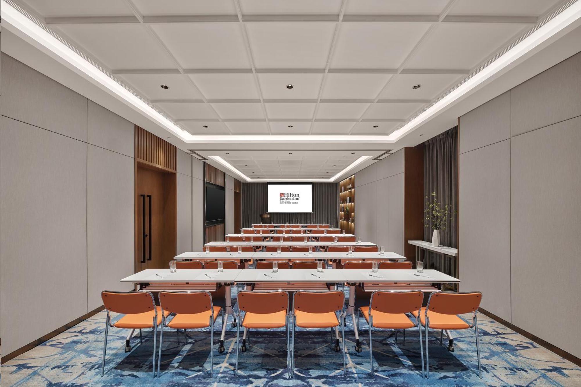 Hilton Garden Yizhuang Hotel 4*